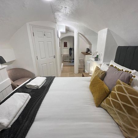 4 Berkeley Square I Your Apartment Bristol Room photo